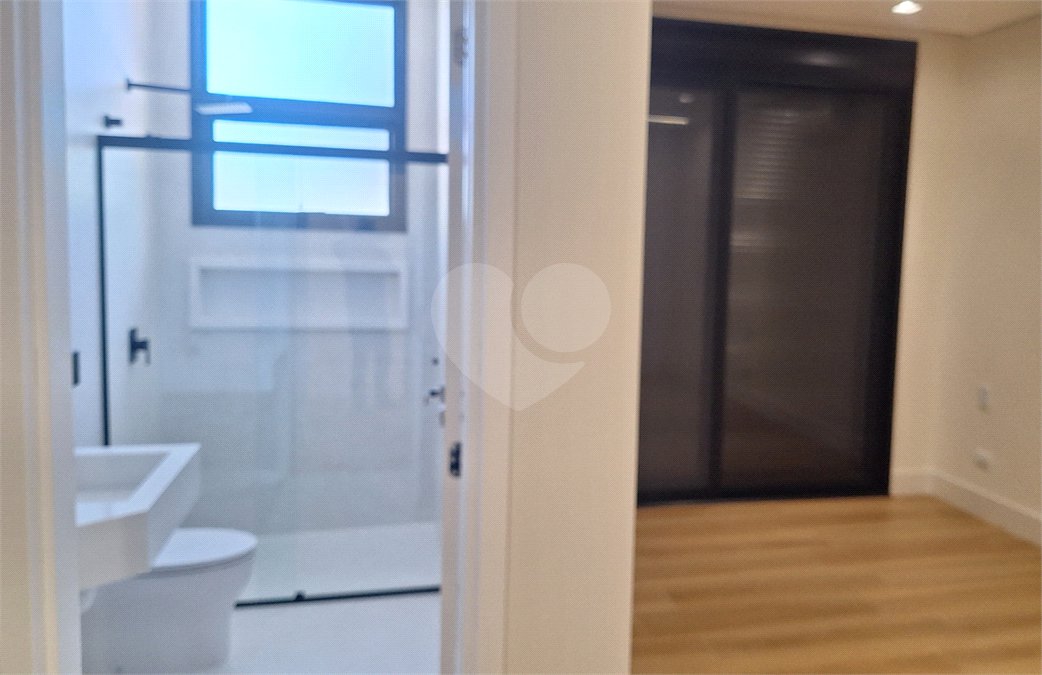 Casa a venda com 04 suítes área gourmet e 6 vagas para autos em condominio fechado Atibaia