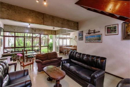 Casa para locação no Jardim da Saúde – São Paulo Imóvel amplo e elegante, com 360 m² de área construída em terreno de 400 m²