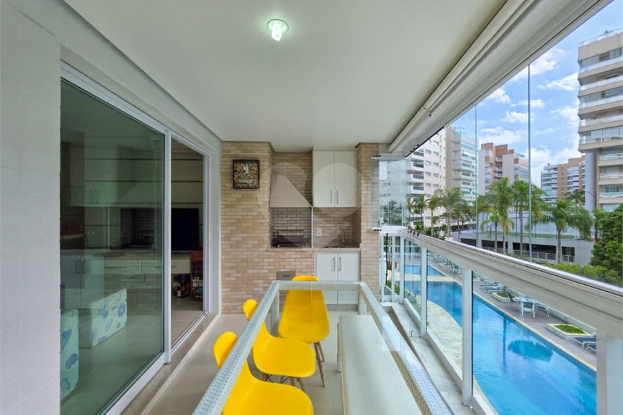 Apartamento à venda com 3 quartos, sendo 1 suíte,  em Riviera de São Lourenço, Bertioga, SP