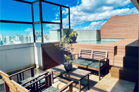 Cobertura à venda na Aclimação de 300m² com 2 vagas.