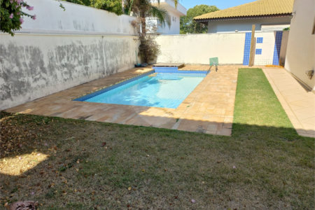 Casa Térrea no Condomínio Damha I,