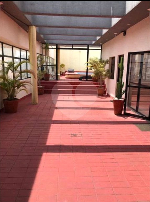 Apartamento mobiliado de 32m2 com 1 dormitório e 1 vaga para locação na Santa Cecília