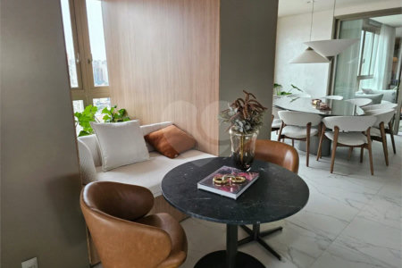 Casa Ibirapuera Apartments da Cyrela, a poucos minutos do Parque Ibirapuera, na Vila Clementino, com fácil acesso a Av. 23 de Maio e ao Shopping Santa Cruz. Apartamento de 2 dorms,, 1 suíte, 1 vaga de garagem.. Um condomínio com área de lazer tipo clube.