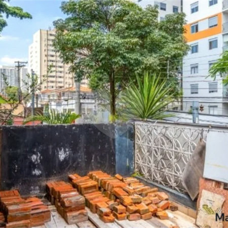 Casa em processo de reforma, com 208m², 2 dormitórios, 8 vagas, à venda no Tatuapé.
