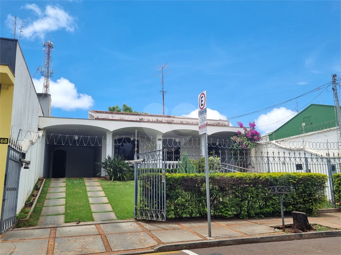 Casa comercial para locação no Centro