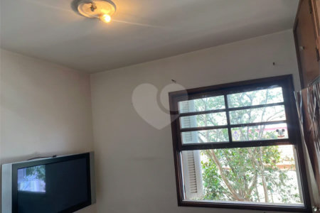 Sobrado á venda em Moema de 280m² com 3 vagas 3 dormitórios e 5 banheiros