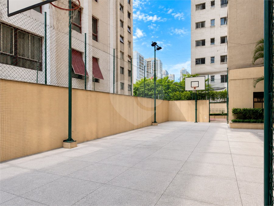 Apartamento de 184 m² em andar alto com 4 dormitórios e 3 vagas em Perdizes