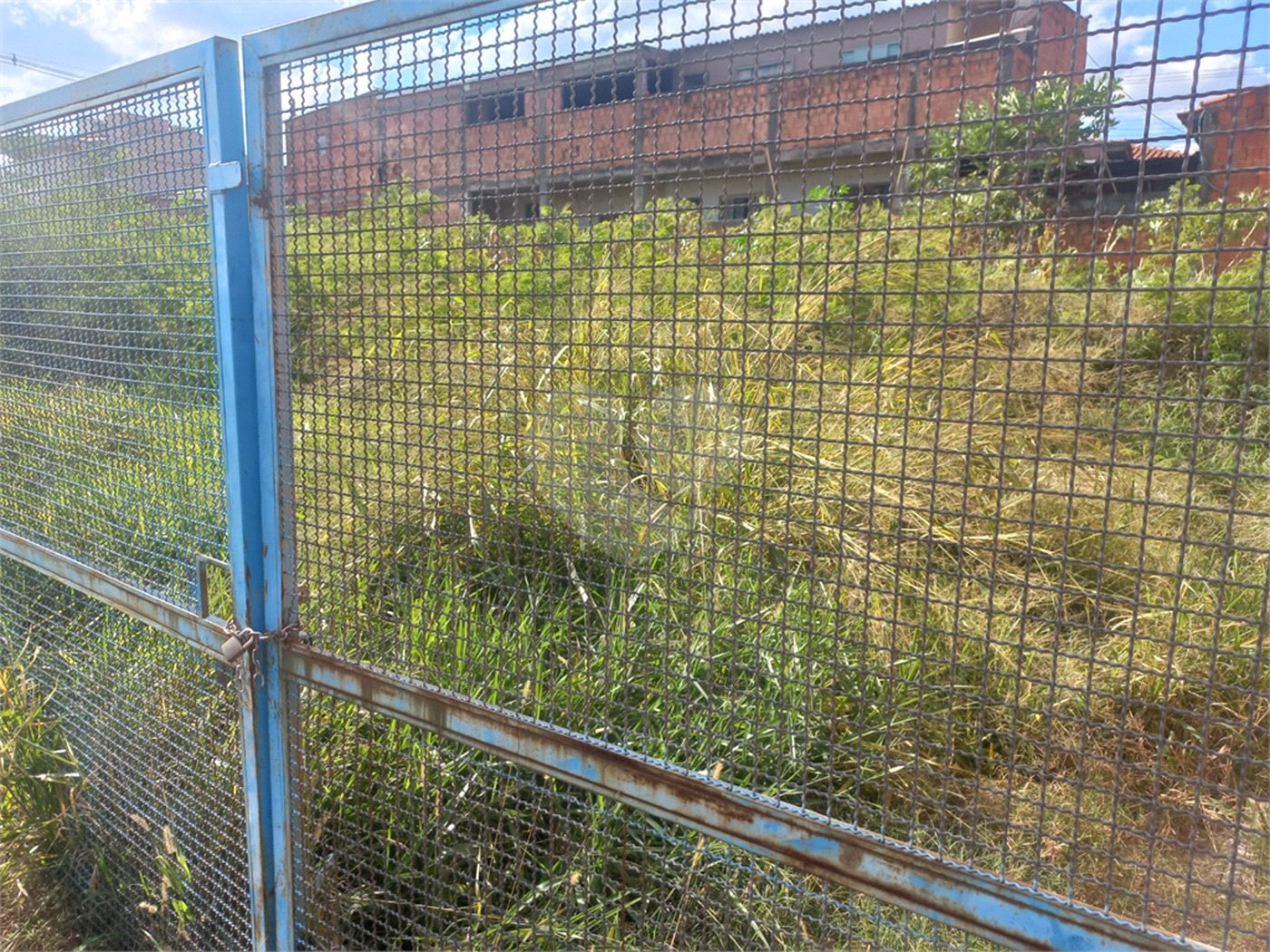 Terreno para venda contendo 300,00 m² de área total.