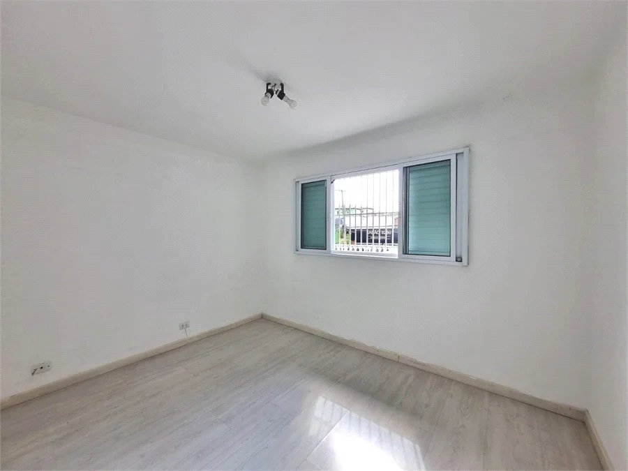 Sobrado à venda com 3 quartos, sendo 1 suíte,  em Jardim Ester Yolanda, São Paulo, SP