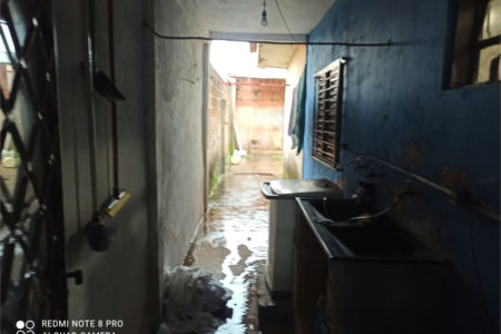 Casa Térrea com 2 dormitórios.