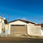 Casa á venda, com 03 Dormitórios, em São Carlos.