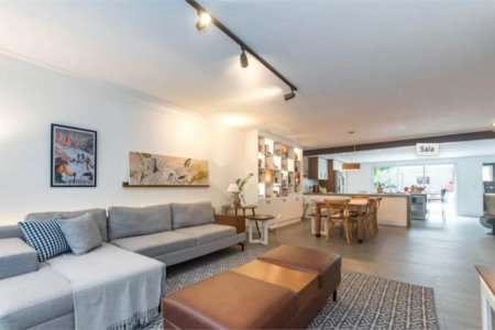 Sobrado com 4 dormitórios com 280m² útil 3 banheiros 4 quartos 4 vagas Aceita e estuda Permuta ( sujeito a avaliação).
