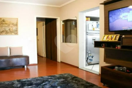 Casa com 120m² , 4 dormitórios , sendo 1 suíte , 3 vagas de garagem , à venda no Jabaquara.