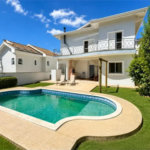 Casa à venda com 3 suítes no condomínio Recanto dos Paturis, Vinhedo - SP