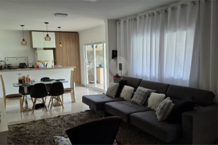 Casa Terreá com 3 suítes a Venda em Atibaia