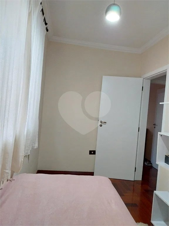 Casa com 324m², 4 dormitórios, sendo 1 suíte, 4 vagas, à venda no Jardim Las Vegas em Santo André.