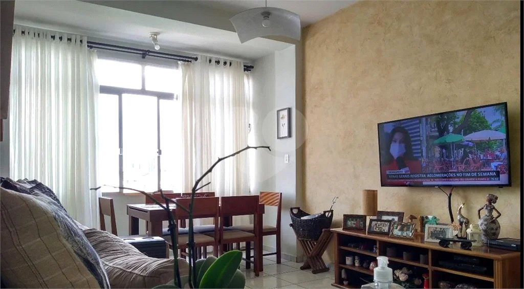 Apartamento com três dormitórios no Bom Retiro.