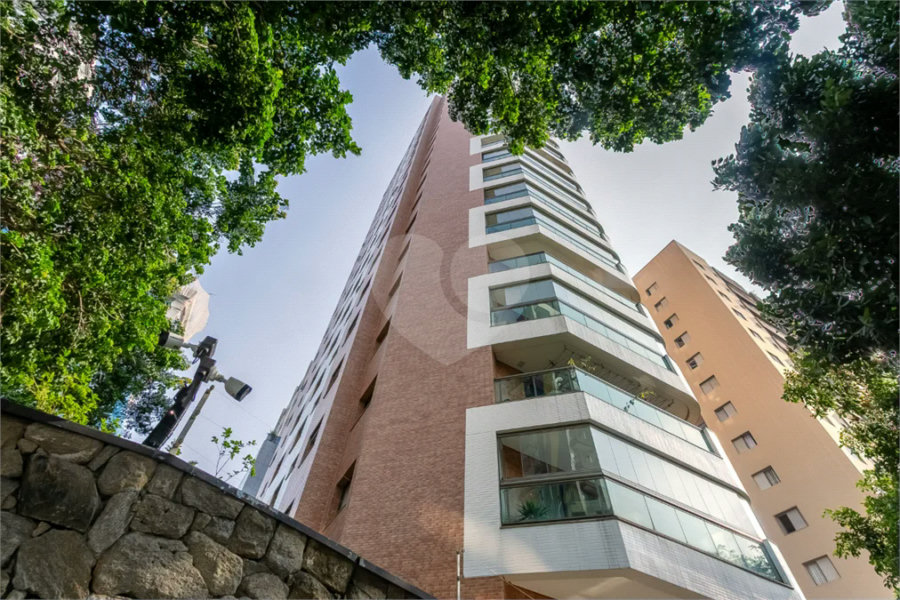 Vila Clementino - Apartamento reformado | 186 m² | 3 suítes | 3 vagas livres