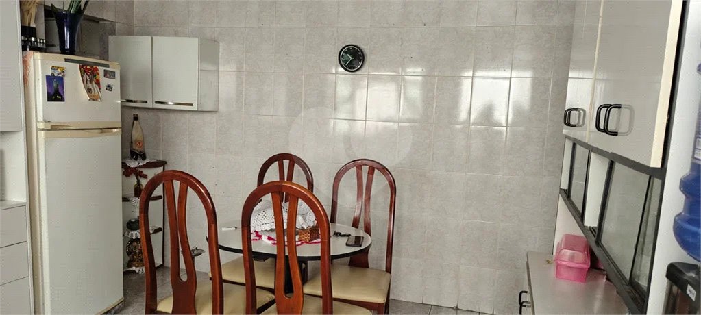Casa com 150m² , 1 dormitório , 1 vaga de garagem , precisando de reforma , `venda na Penha.
