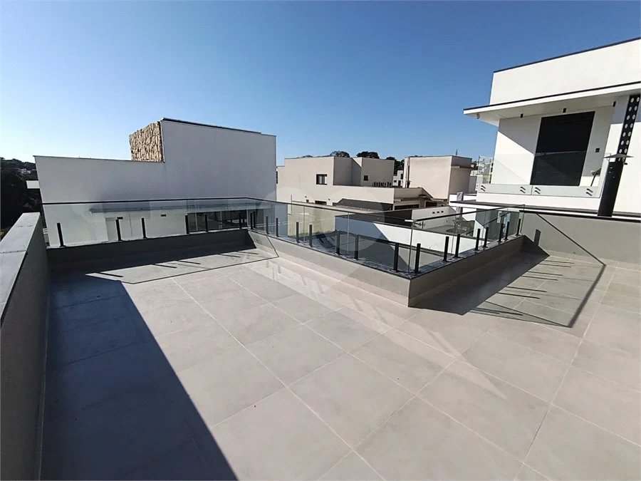 Casa com 3 suítes, piscina e área gourmet em terreno de 360m²