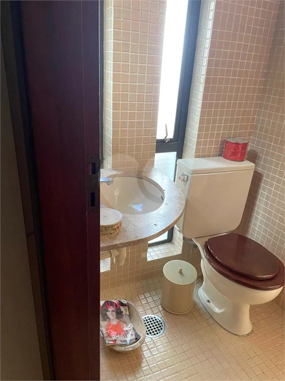 Casa à venda, 742 m², com piscina, 5 suítes, em Embu das Artes