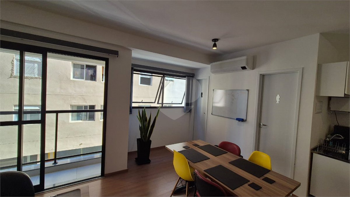 Sala Comercial moderna bem localizada .