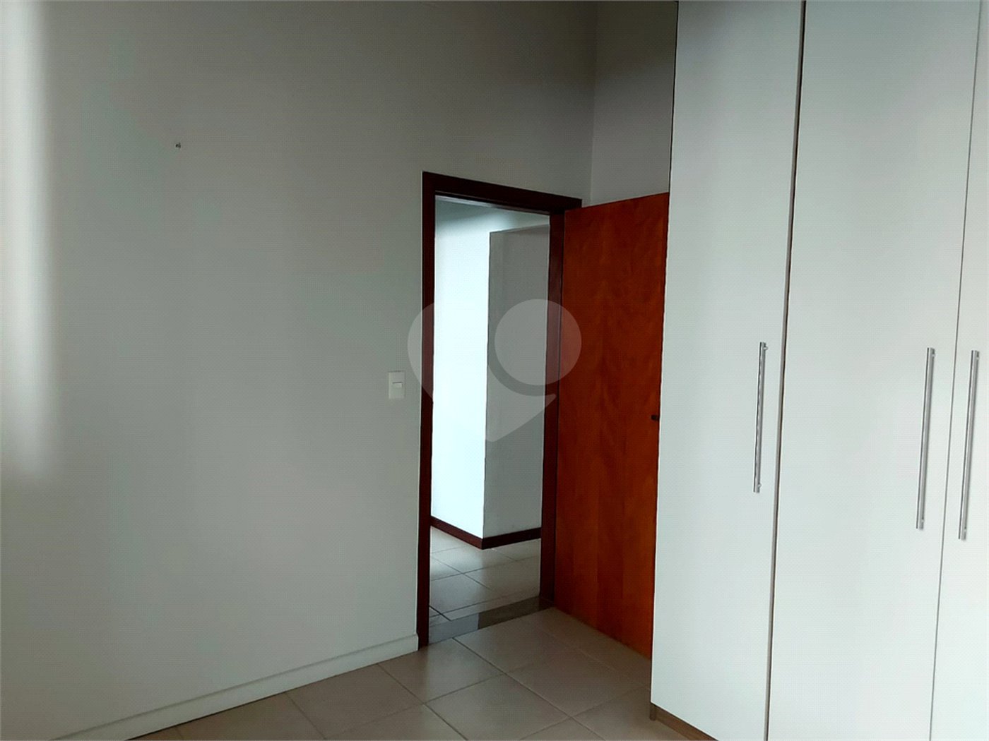 Casa charmosa e elegante localizada no deslumbrante Condomínio Villagio Capriccio Louveira SP