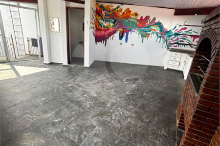 Casa com 70m², 3 dormitórios, sendo 1 suíte, 4 vagas, à venda no bairro do Ipiranga.