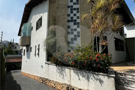 Sobrado amplo e completo na Vila Oliveira – Mogi das Cruzes