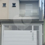 Sobrado novo com 3 suítes, 4 vagas, espaço gourmet com churrasqueira, jardim de inverno e acabamento premium. Conforto, modernidade e sofisticação.
