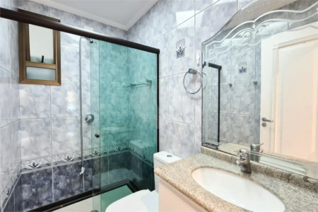 Cobertura sofisticada no Jardim do Mar, em São Bernardo do Campo, com 4 dormitórios, closet, hidromassagem, varanda, 5 vagas de garagem e lazer completo. Ideal para quem busca conforto e exclusividade.