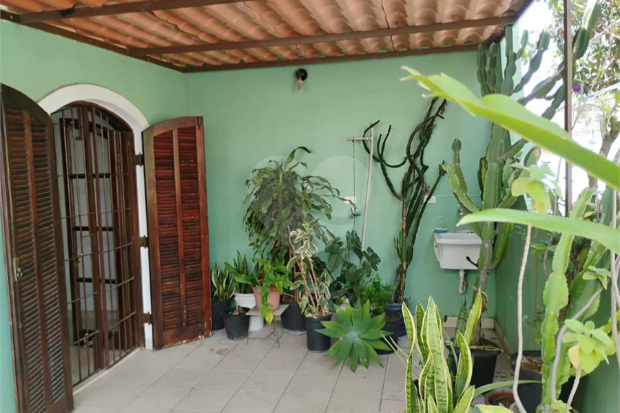 Vende-se sobrado de 3 andares na Vila Santa Catarina