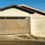 Casa á venda, com 03 Dormitórios, em São Carlos.