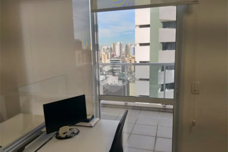 Conjunto comercial duplex à venda na Aclimação. Andar inteiro, puro charme!