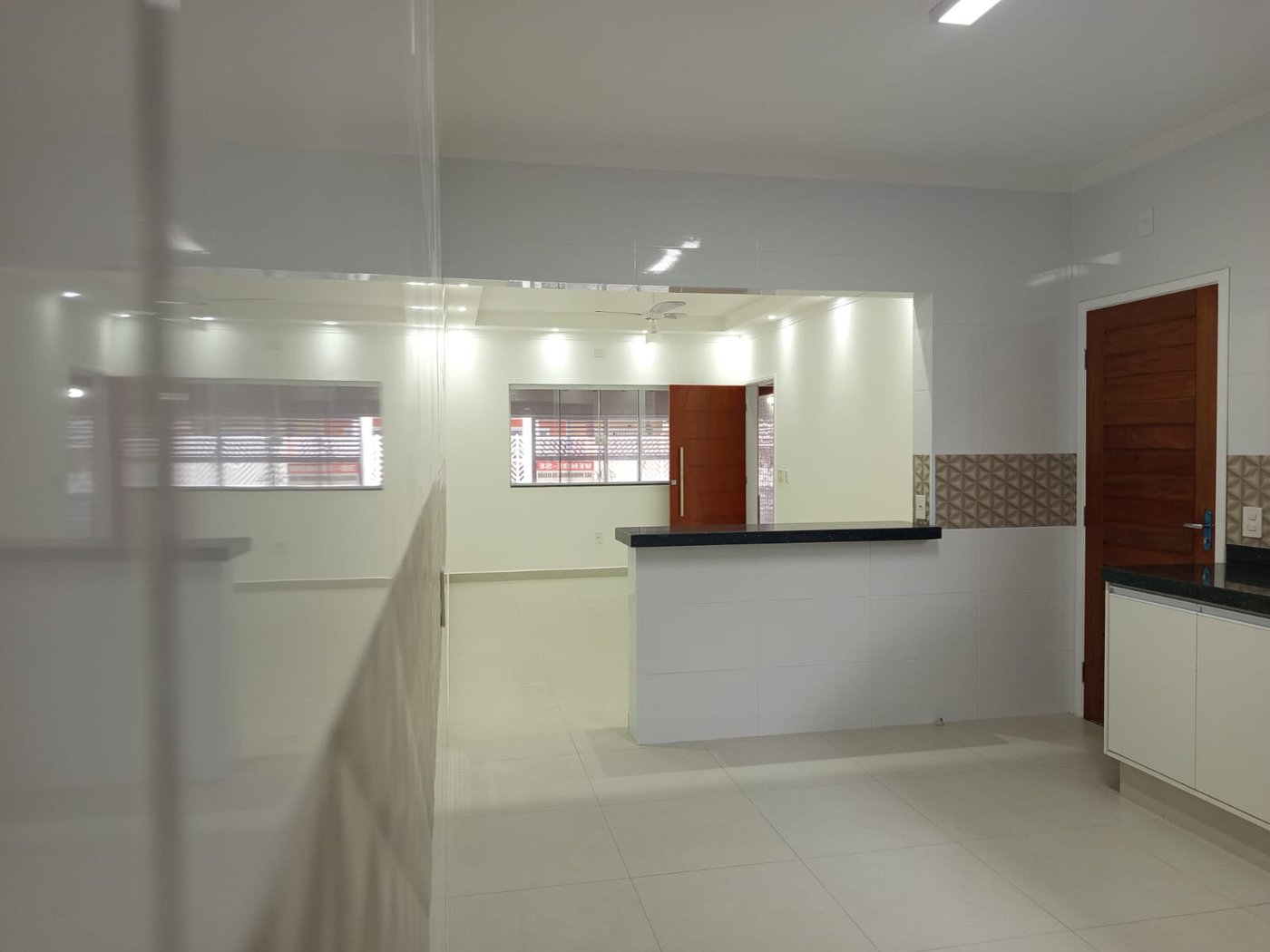 🌊✨ Oportunidade Única na Praia Grande – Casa Nova com Piscina a Apenas 390m do Mar! ✨🌊