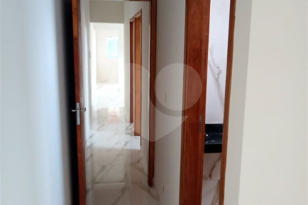 Casa á venda, com 02 Dormitórios, em Jardim Medeiros.