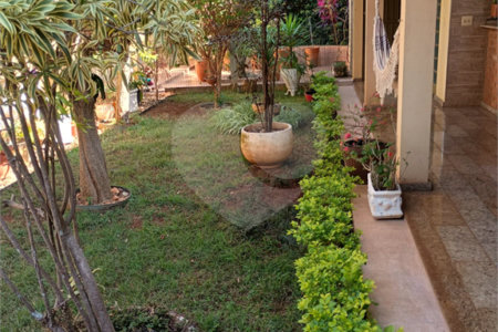 Sobrado com 3 quartos à venda com área gourmet completa e 5 vagas de garagem – Santa Marta - São Carlos/SP