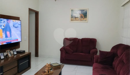 Sobrado à venda com 3 quartos, sendo 1 suíte,  em Jardim Bicão, São Carlos, SP