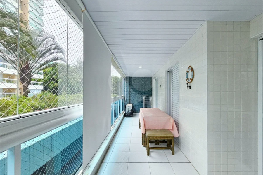 Apartamento à venda com 2 quartos, sendo 1 suíte, em Riviera de São Lourenço, Bertioga, SP
