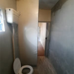 Jardim Morada do Sol- casa de vila- frente- sem vaga de garagem,(garagem pra moto,) - 1 dormitório, wc, cozinha, lavanderia - R$ 1000,00- com iptu- aceita 03 caução, fiador, 08 titulo de capitalização, obs - água e energia compartilhada, Ótima localização, próxima ao distrito i