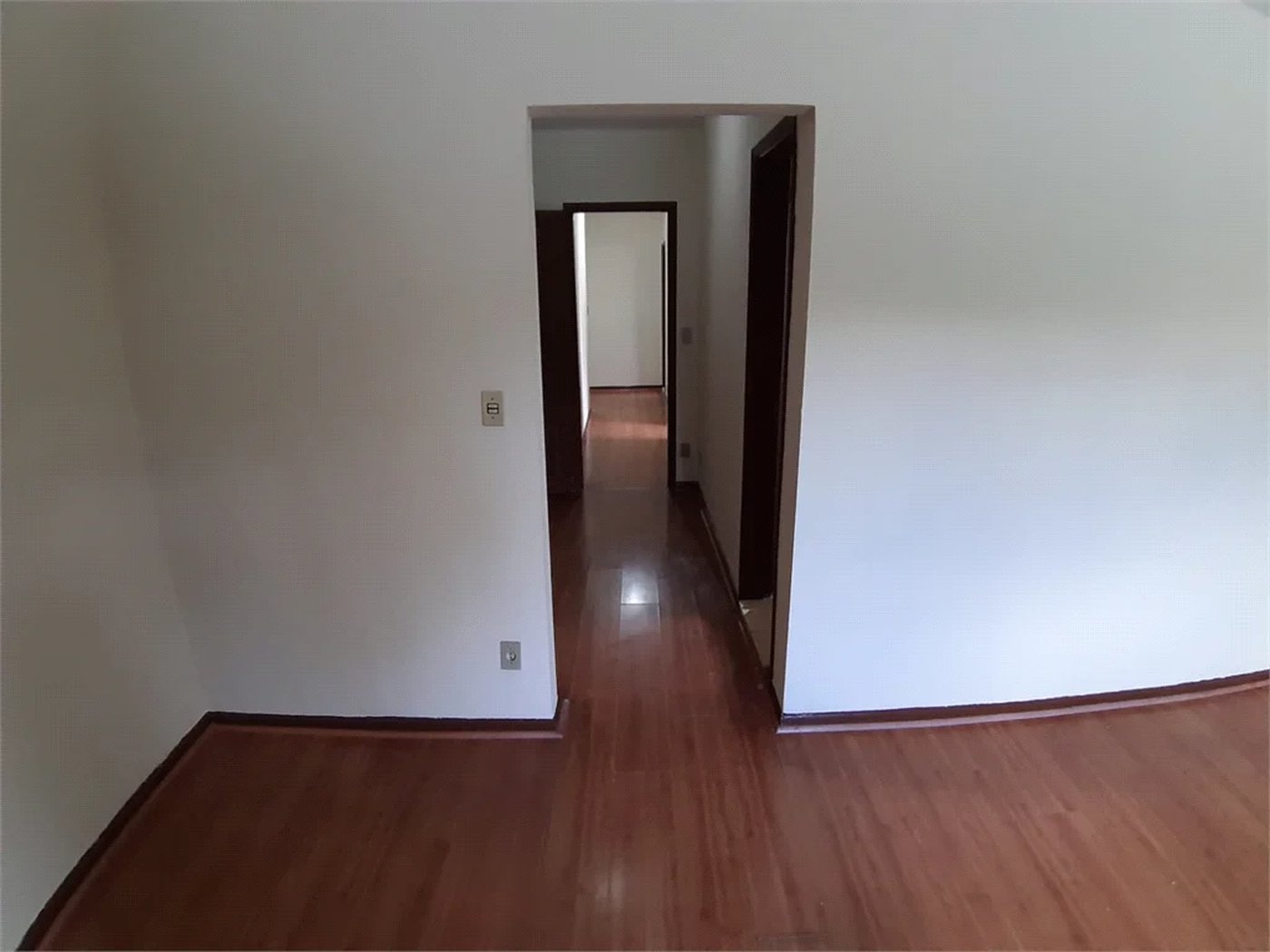 Sobrado à venda com 4 quartos, sendo 1 suíte, em Vila Gomes, São Paulo, SP