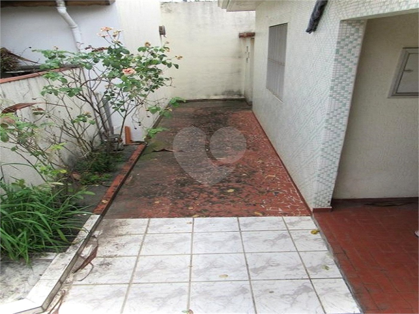 Excelente sobrado com terraço e jardim, 3 dormitórios 1 suíte.