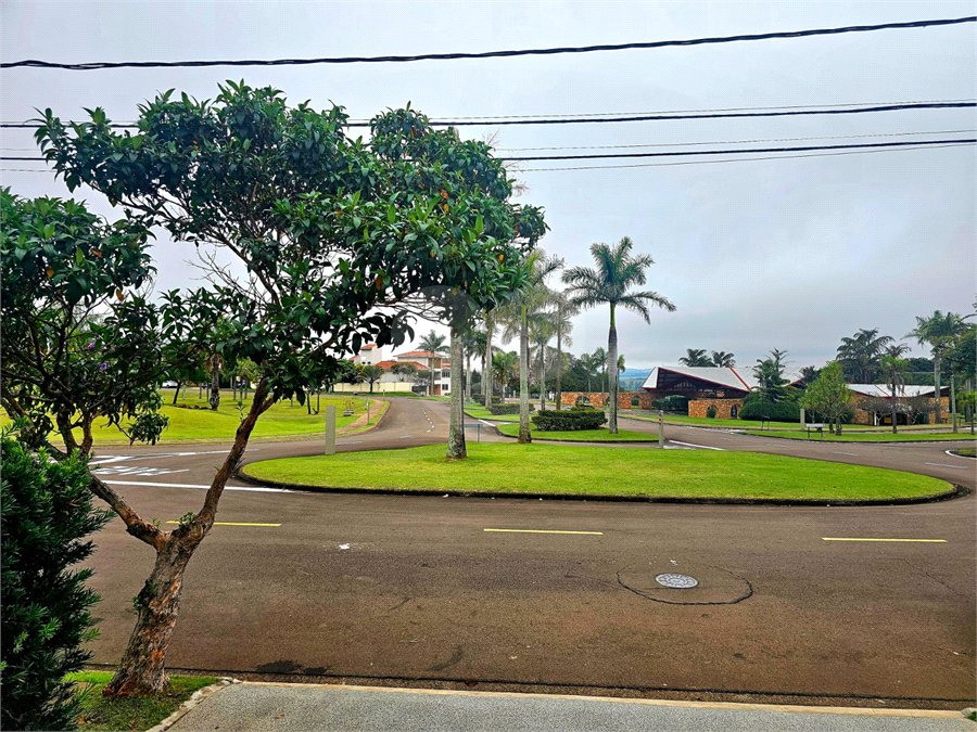 Casa á venda no condomínio Damha I