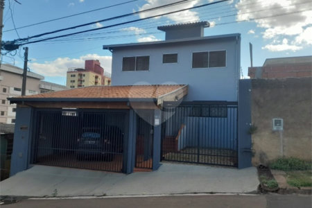 Casa à Venda na Região Central de São Carlos - Excelente Localização