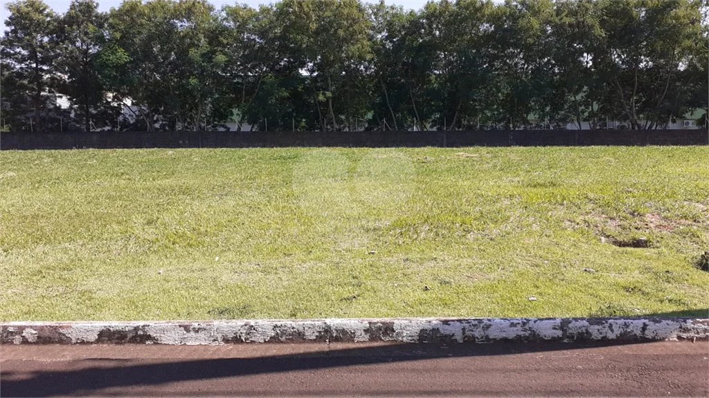 Excelente terreno à venda no condomínio Terras de Piracicaba V - topografia plana - financia