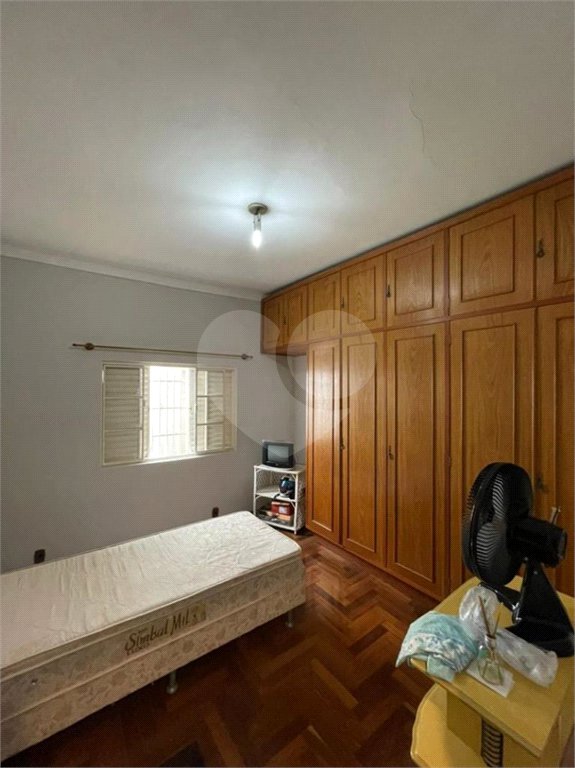 Casa térrea para venda no bairro Vila Xavier em Araraquara/SP.