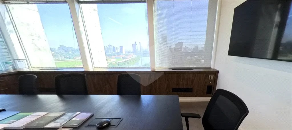 Sala comercial de 198m² com vista em Pinheiros
