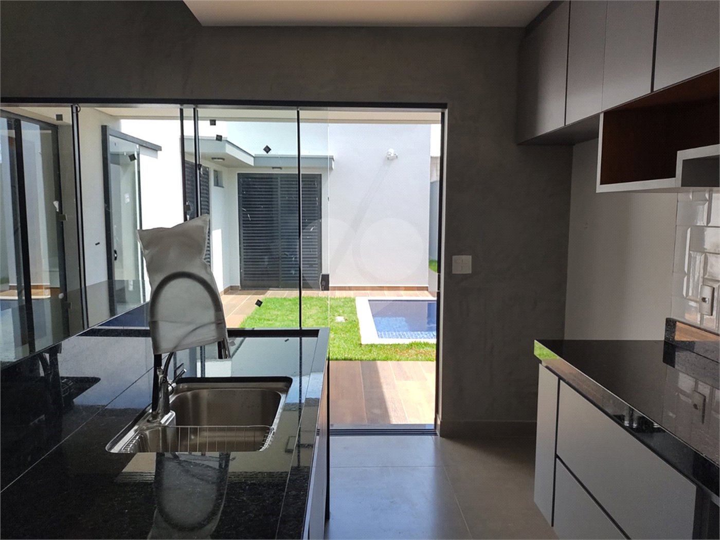 Casa no condomínio Parque Faber IV