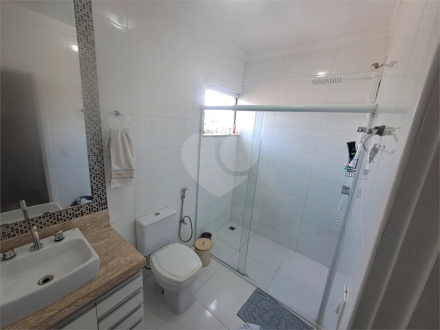Linda Casa 3 dormitórios com piscina - R$ 950.000,00