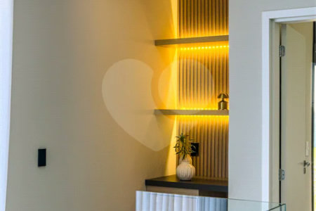 Indaiatuba - Condominio Villa Sapezal - 318 m² de Terreno - 230 m² de Área Construída - 3 suítes, sendo 1 Master com closet planejado - Sala de TV - Sala de estar integrada à Sala de jantar - Cozinha com móveis planejados - Despensa - Escritório planejado - Lavabo - Piscina com preparação para aquec